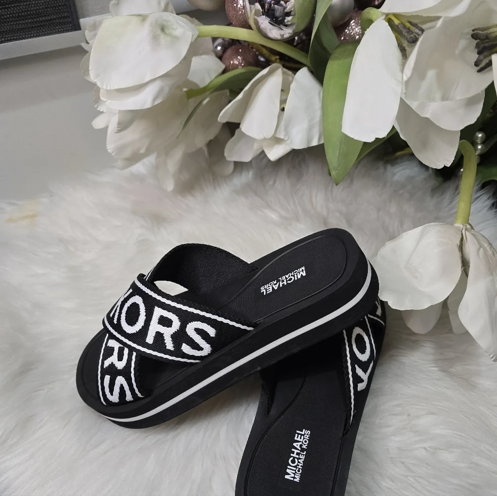 Michael Kors womens slides Color:black/whiteBrand new_6